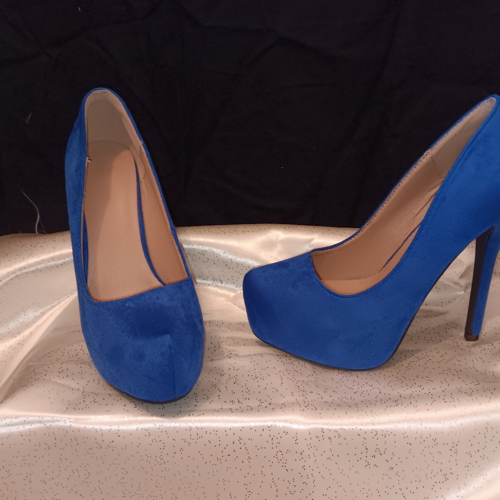 Shoes - Picture 2 of 13